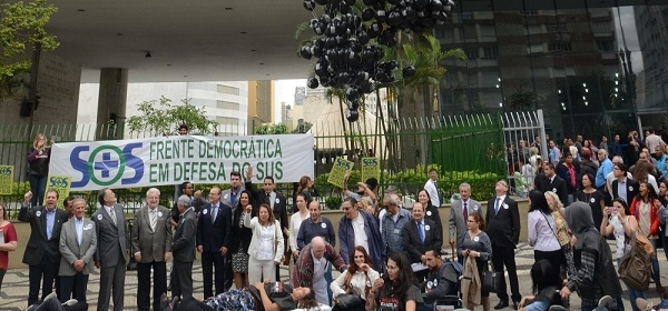 Médicos e profissionais da Saúde realizam ato público por mais recursos para o SUS