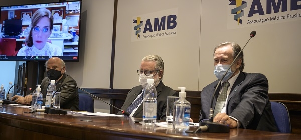 União das entidades médicas dá o tom à posse da nova Diretoria da AMB
