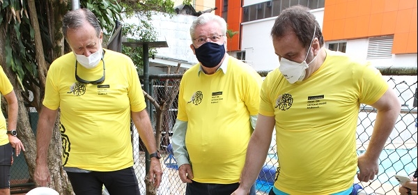 Atlética da Escola Paulista de Medicina recebe muda do plátano original de Hipócrates
