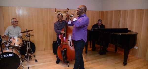 Grande público prestigia Milton Felix Quarteto em happy hour da APM