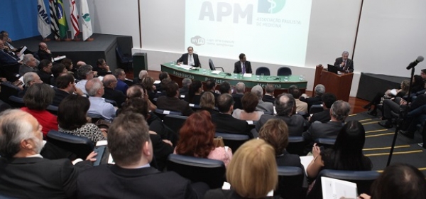 Emoção e união marcam a posse da nova diretoria da APM