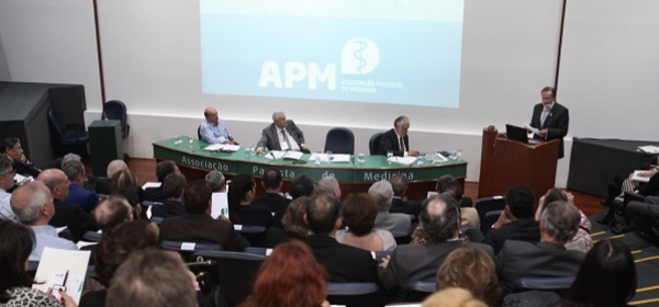 Emoção e união marcam a posse da nova diretoria da APM