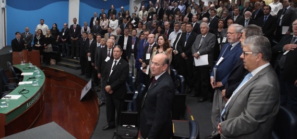 Emoção e união marcam a posse da nova diretoria da APM