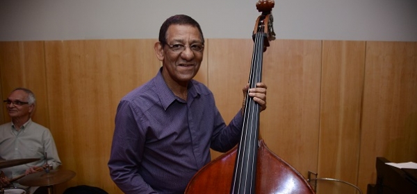 Grande público prestigia Milton Felix Quarteto em happy hour da APM