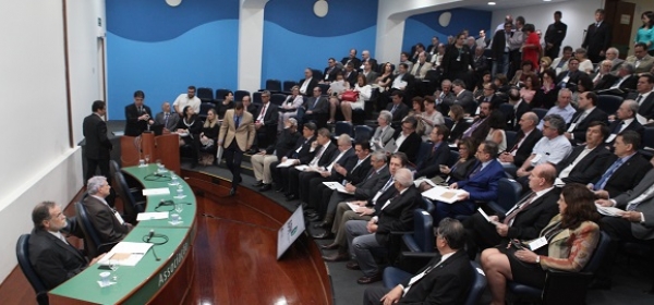 Emoção e união marcam a posse da nova diretoria da APM