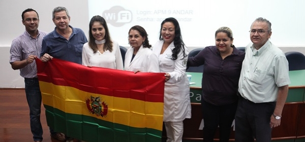 Médicos se reúnem na sede da APM para debater situação política da Bolívia