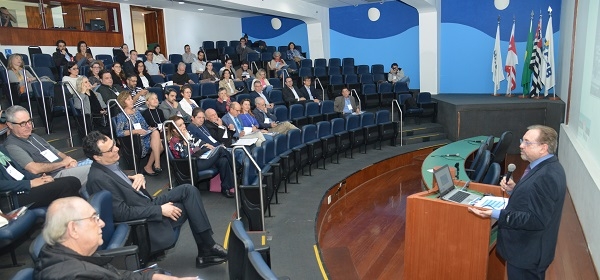 APM sedia II Encontro Brasileiro de Slow Medicine