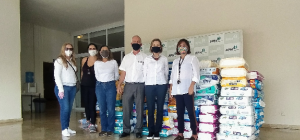 Drive thru solidário em Marilia arrecada fraldas geriátricas