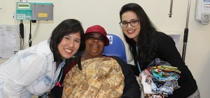 Outubro Rosa: APM entrega doações de lenços ao Hospital Pérola Byington