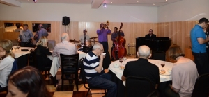 Grande público prestigia Milton Felix Quarteto em happy hour da APM