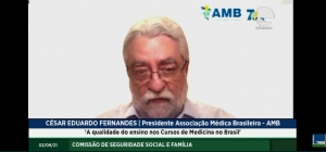 Presidente da APM aponta caos da educação médica em audiência no Congresso