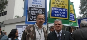 Médicos federais protestam e governo decide não reduzir salários