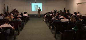 Santos recebe palestra sobre a História da Loucura