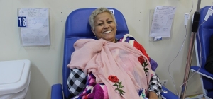 Outubro Rosa: APM entrega doações de lenços ao Hospital Pérola Byington