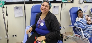 Outubro Rosa: APM entrega doações de lenços ao Hospital Pérola Byington