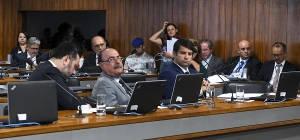 ‘Médicos pelo Brasil’ é debatido por Comissão Mista