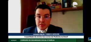 Presidente da APM aponta caos da educação médica em audiência no Congresso